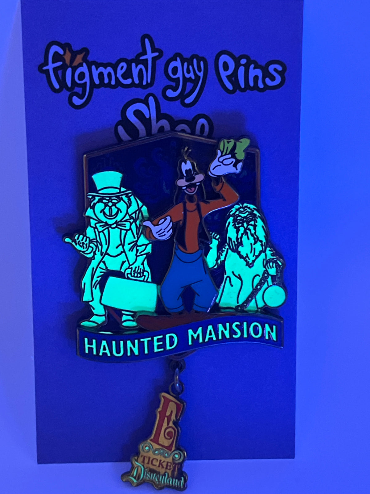LE 1500 DL Passholder Exclusive Haunted Mansion E-Ticket Goofy, Hitchhiking Ghosts, Glow in the Dark - D50