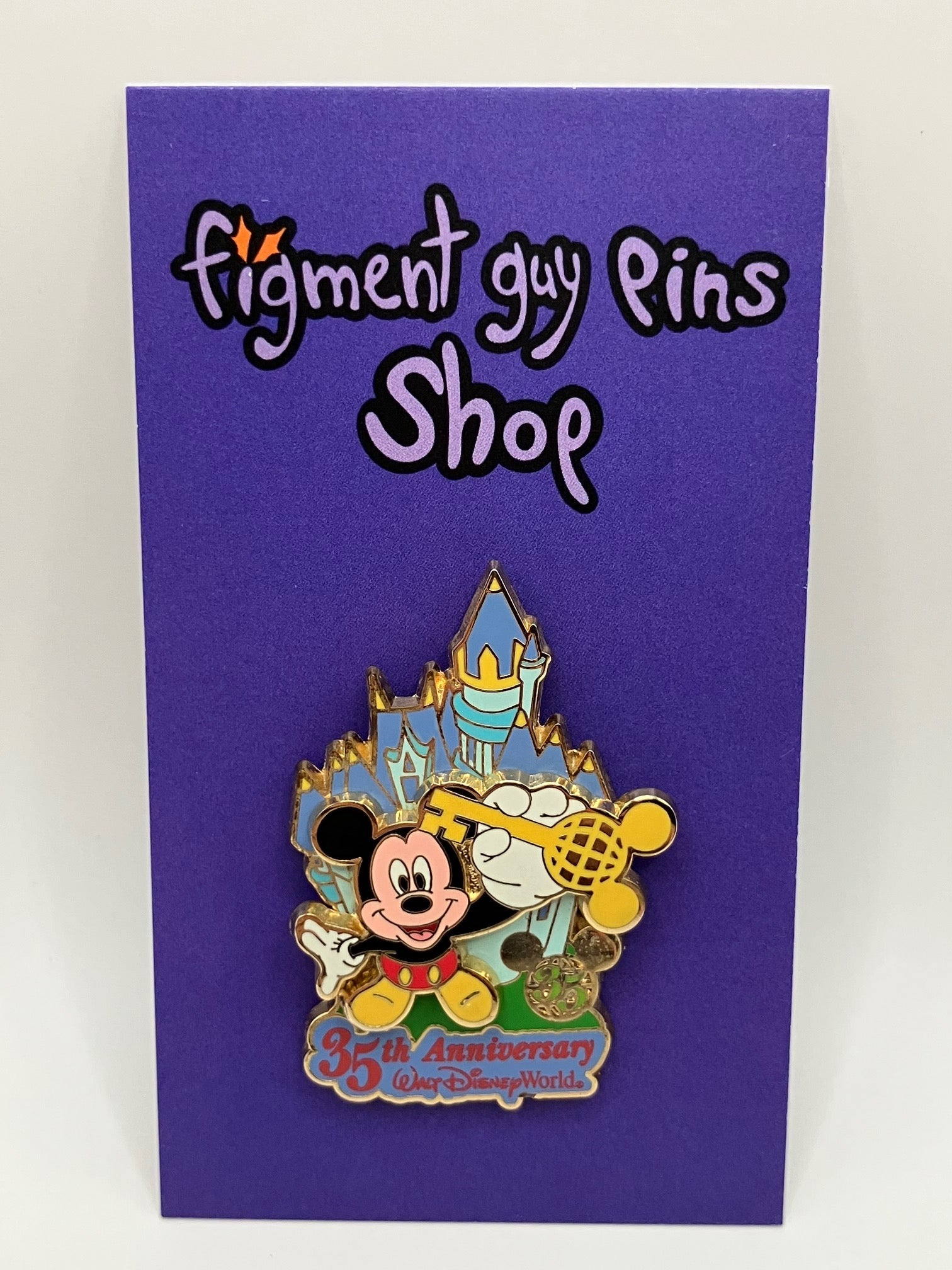LE 7000 WDW 35th Anniversary Passholder Exclusive Mickey Holding Key Castle