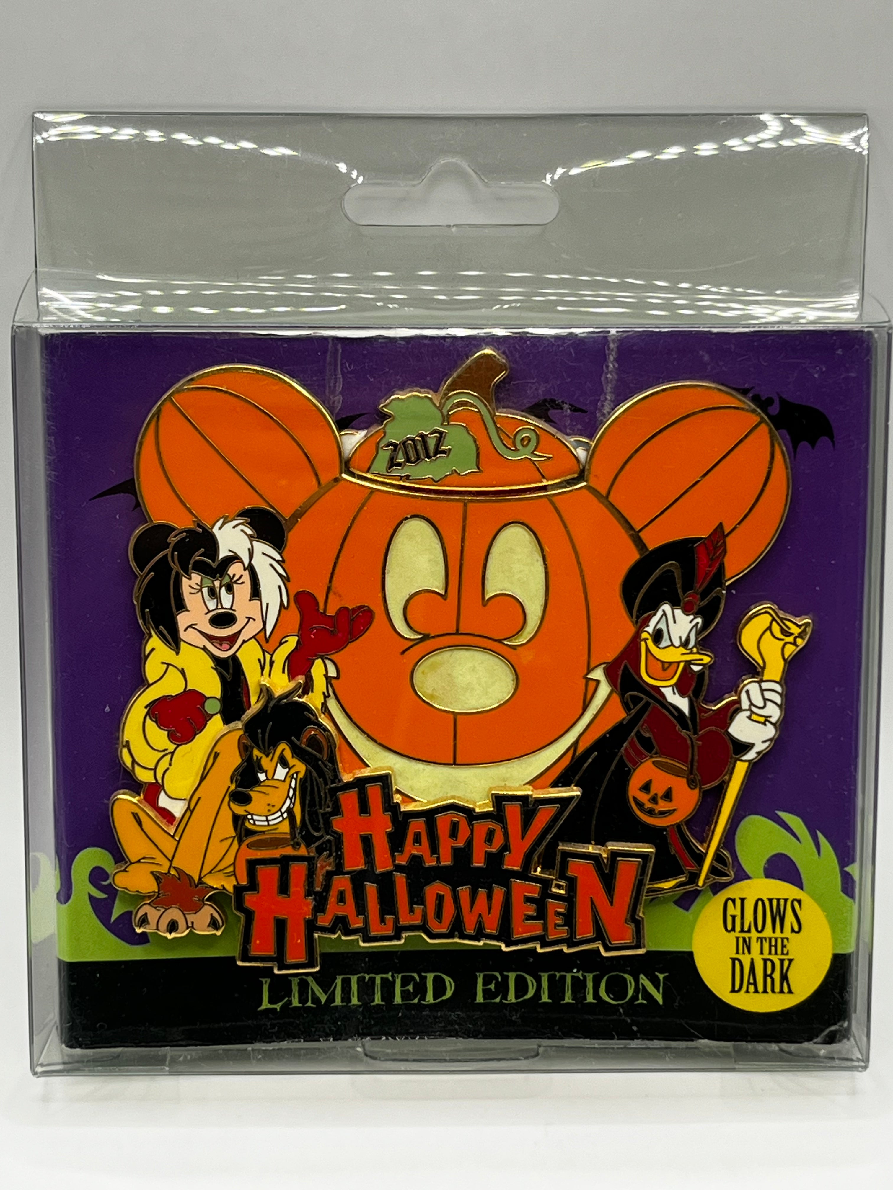 LE 500 Happy Halloween Jumbo 2012 Cruella Minnie, Scar Pluto, Jafar Donald & Hook Mickey Glow in the Dark - M32
