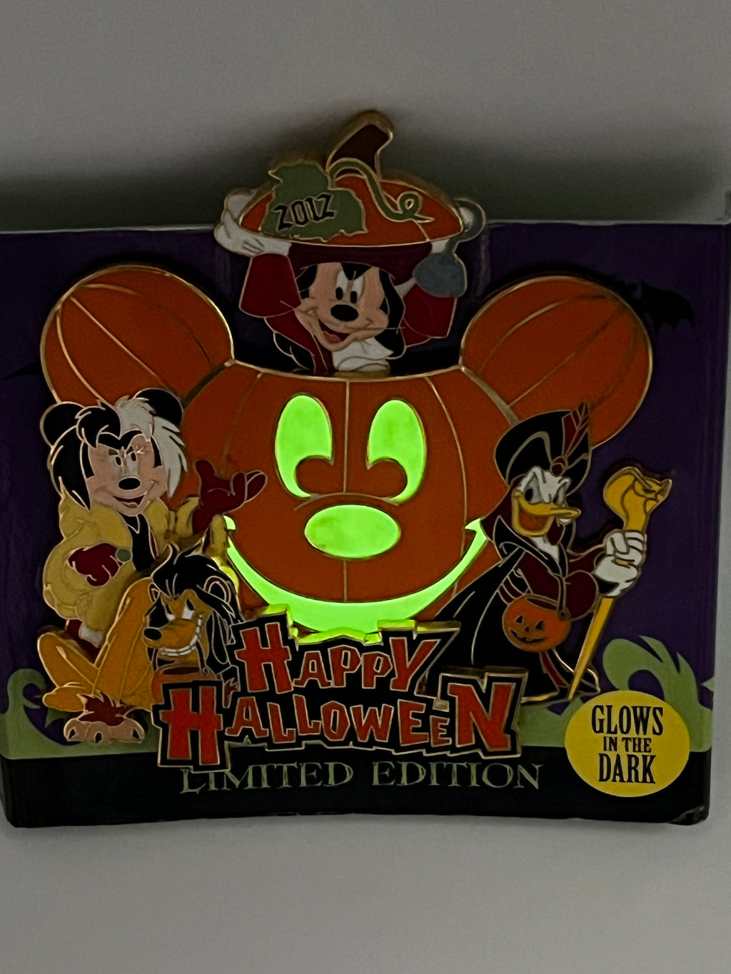 LE 500 Happy Halloween Jumbo 2012 Cruella Minnie, Scar Pluto, Jafar Donald & Hook Mickey Glow in the Dark - M32