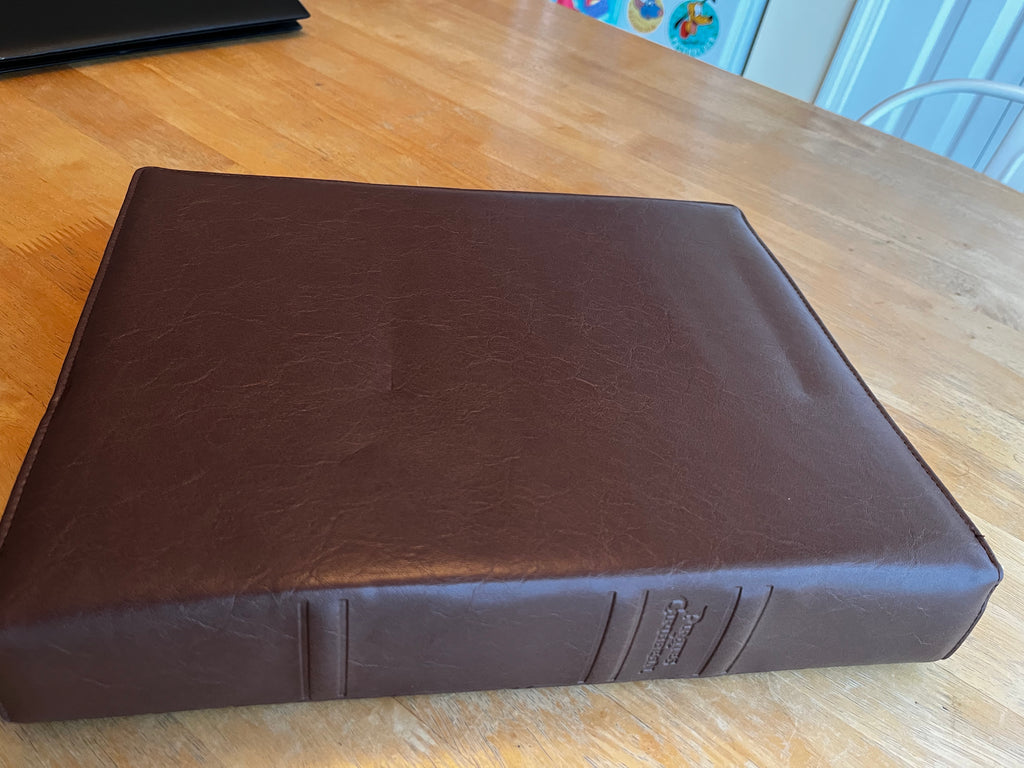 Vintage ‘Like New’ Pirates of the Caribbean Zippered Pin Book