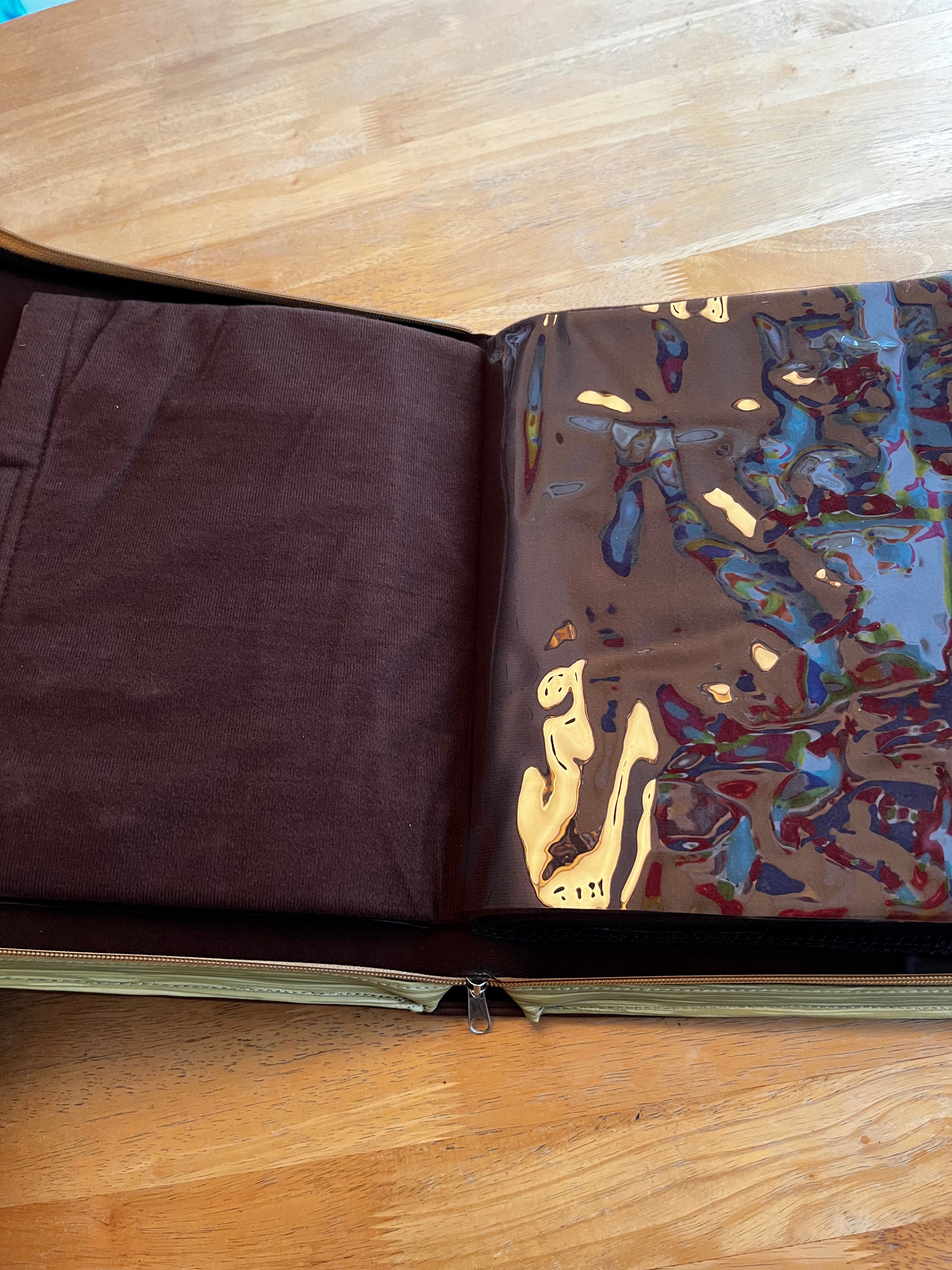 Vintage ‘Like New’ Pirates of the Caribbean Zippered Pin Book