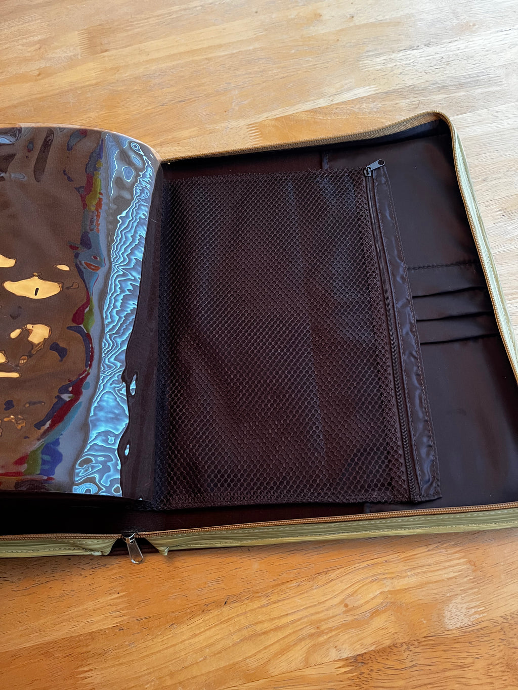 Vintage ‘Like New’ Pirates of the Caribbean Zippered Pin Book