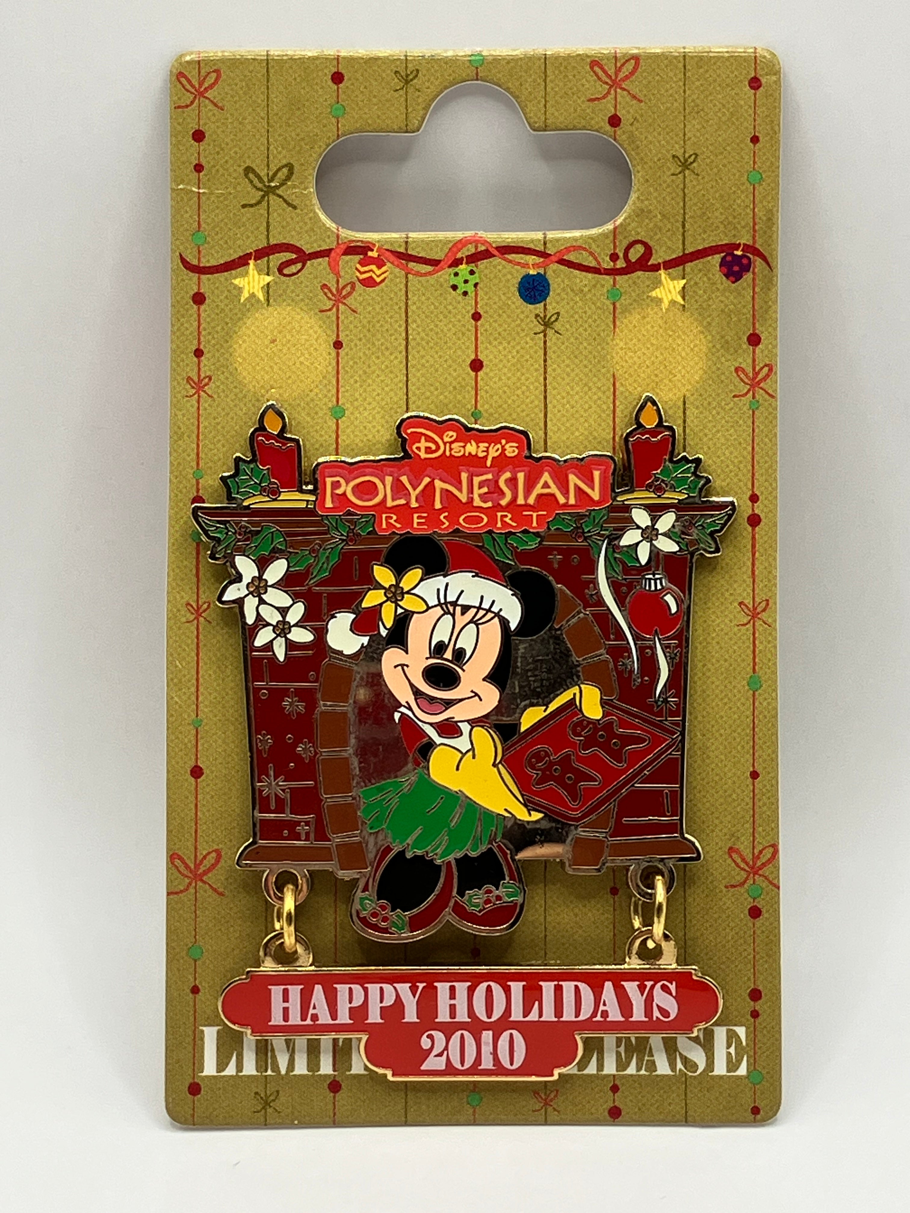LR Polynesian Happy Holidays 2010 With Minnie