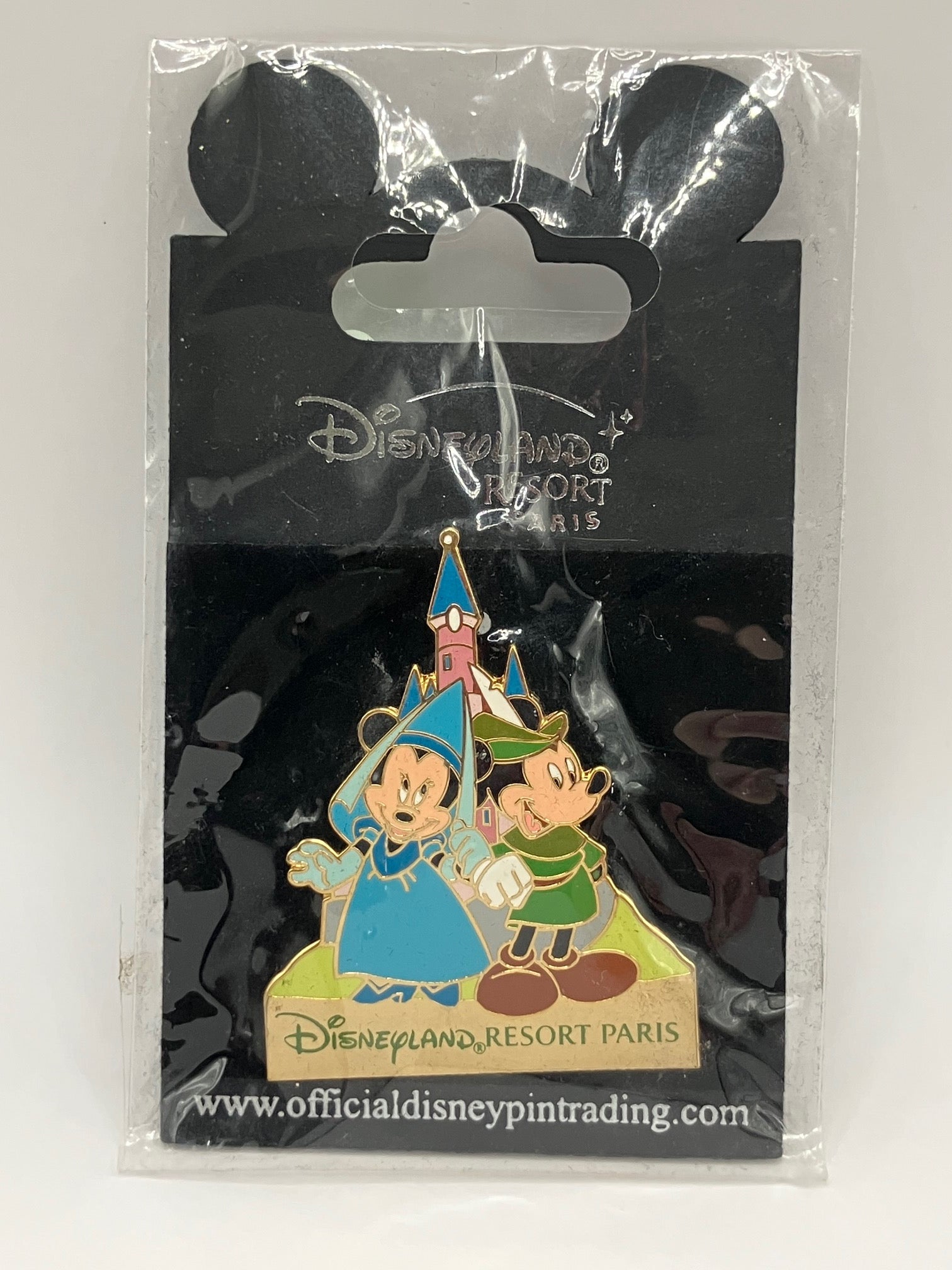 DLP Castle Series Minnie & Mickey Brave Little Tailor Pin